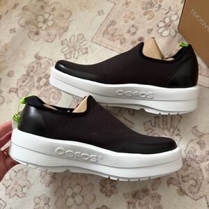 OOFOS White Black Women's Slip-On Sneakers